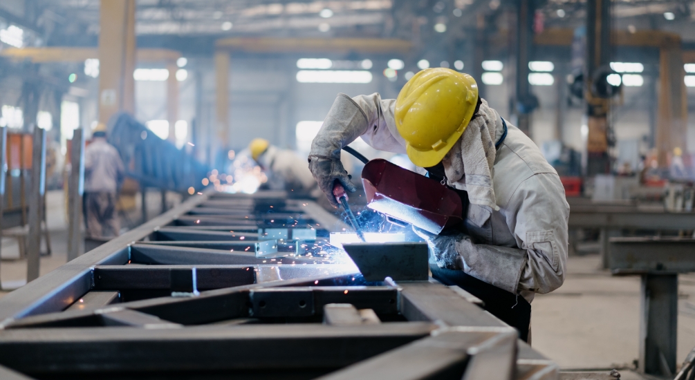 welder working